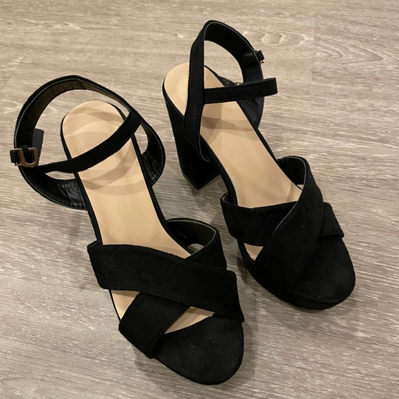 Black high heels (new) - Picture 1 of 2